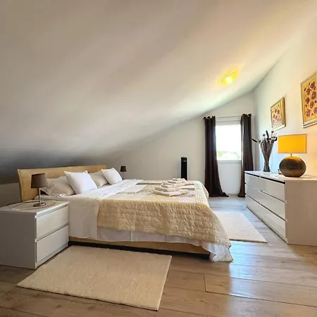 Lure With Sea View Apartament *