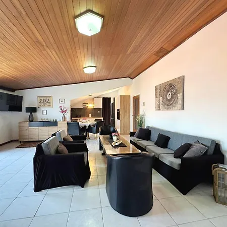 Lure With Sea View Lejlighed