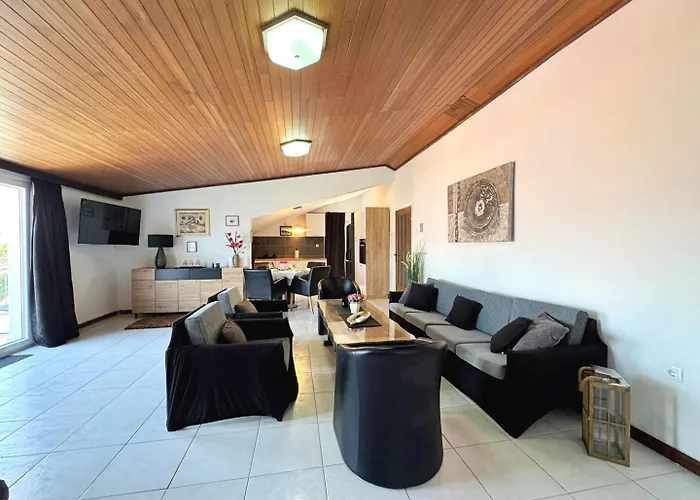 Lure With Sea View Lejlighed