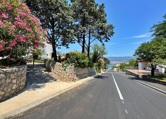 Lejlighed Lure With Sea View