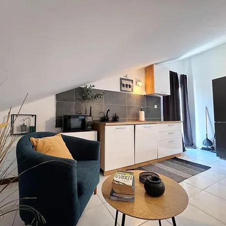 Lure With Sea View Apartment