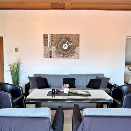 Lure With Sea View Apartment